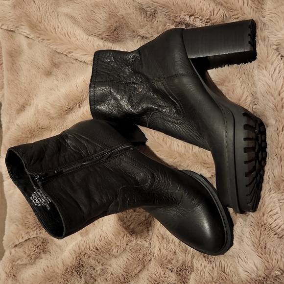 ☘️Lucky Brand Bootsies - Picture 1 of 8